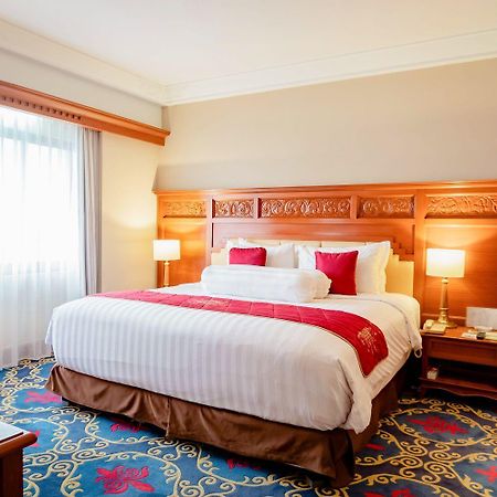 The Sunan Hotel Solo Экстерьер фото