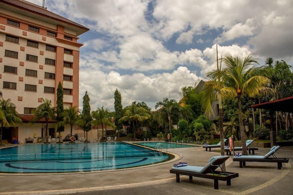The Sunan Hotel Solo Экстерьер фото