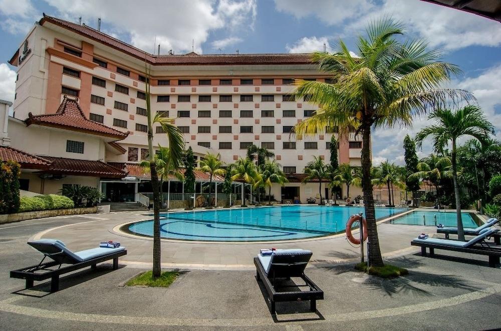 The Sunan Hotel Solo Экстерьер фото