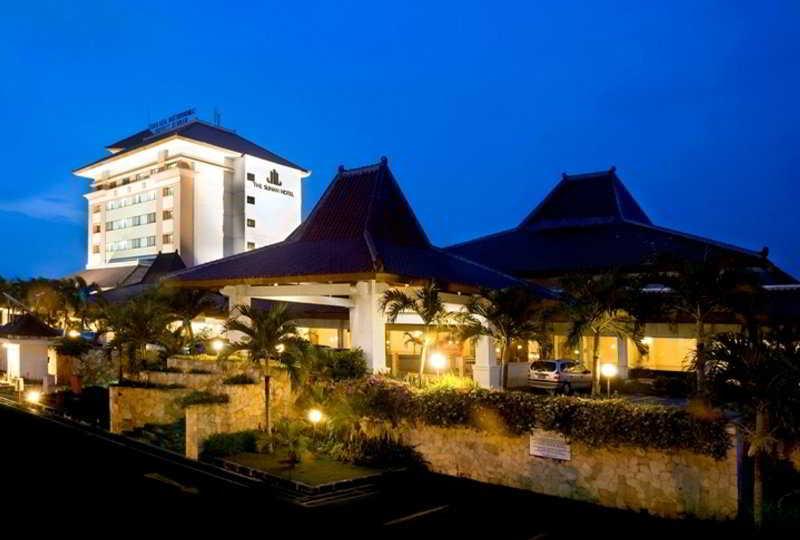 The Sunan Hotel Solo Экстерьер фото