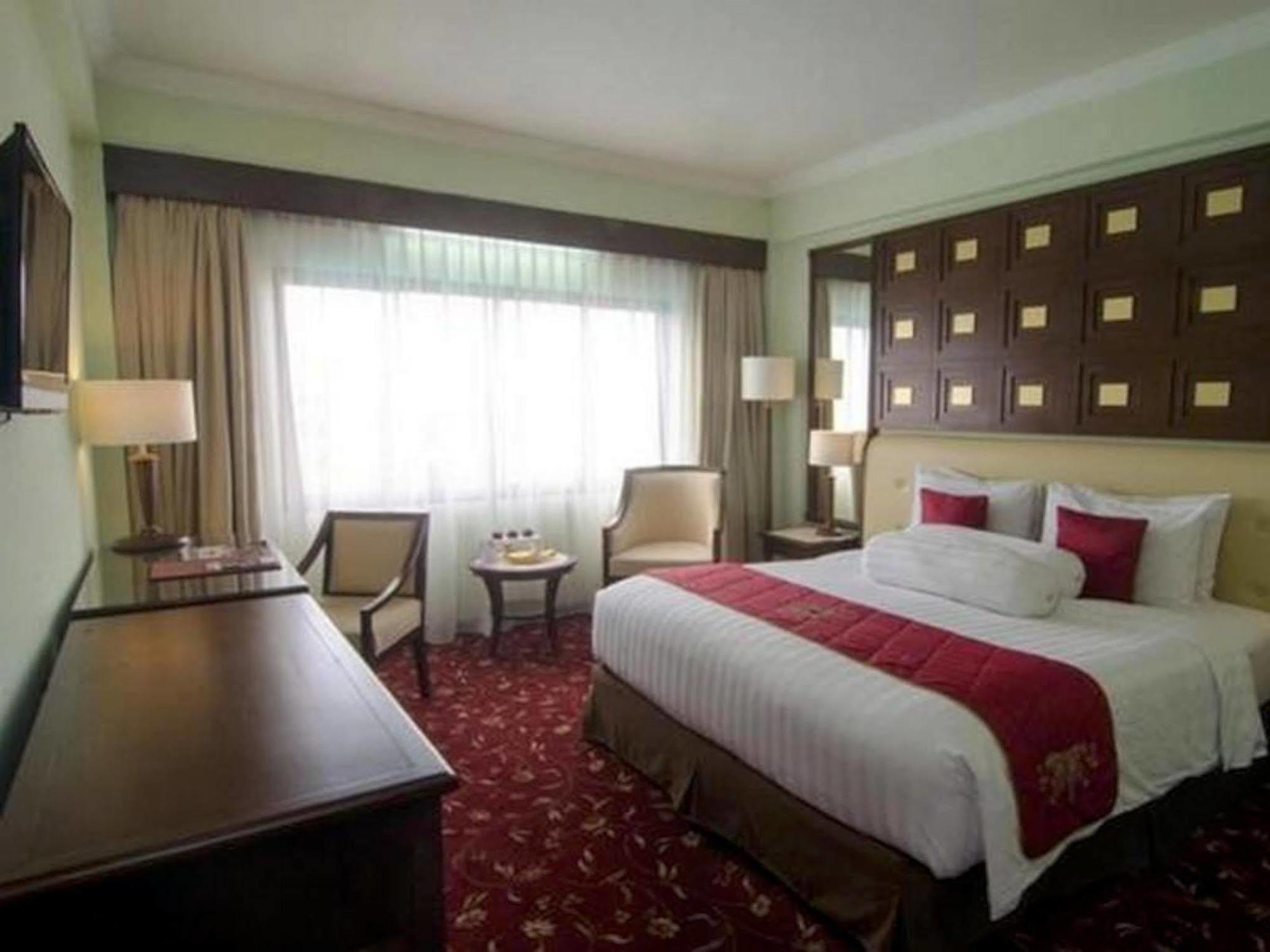 The Sunan Hotel Solo Экстерьер фото